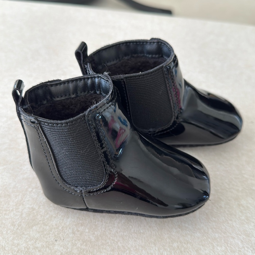 Patent booties - Gap- 6-12 months